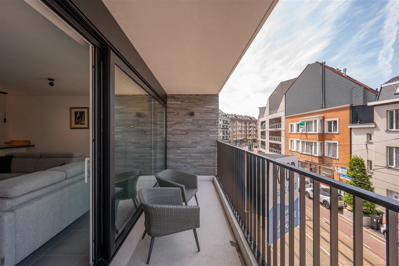 Gemeubeld appartement met 2 slaapkamers en ruim terras.