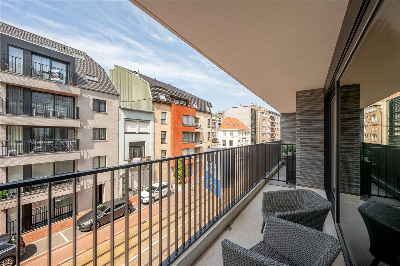 Gemeubeld appartement met 2 slaapkamers en ruim terras.