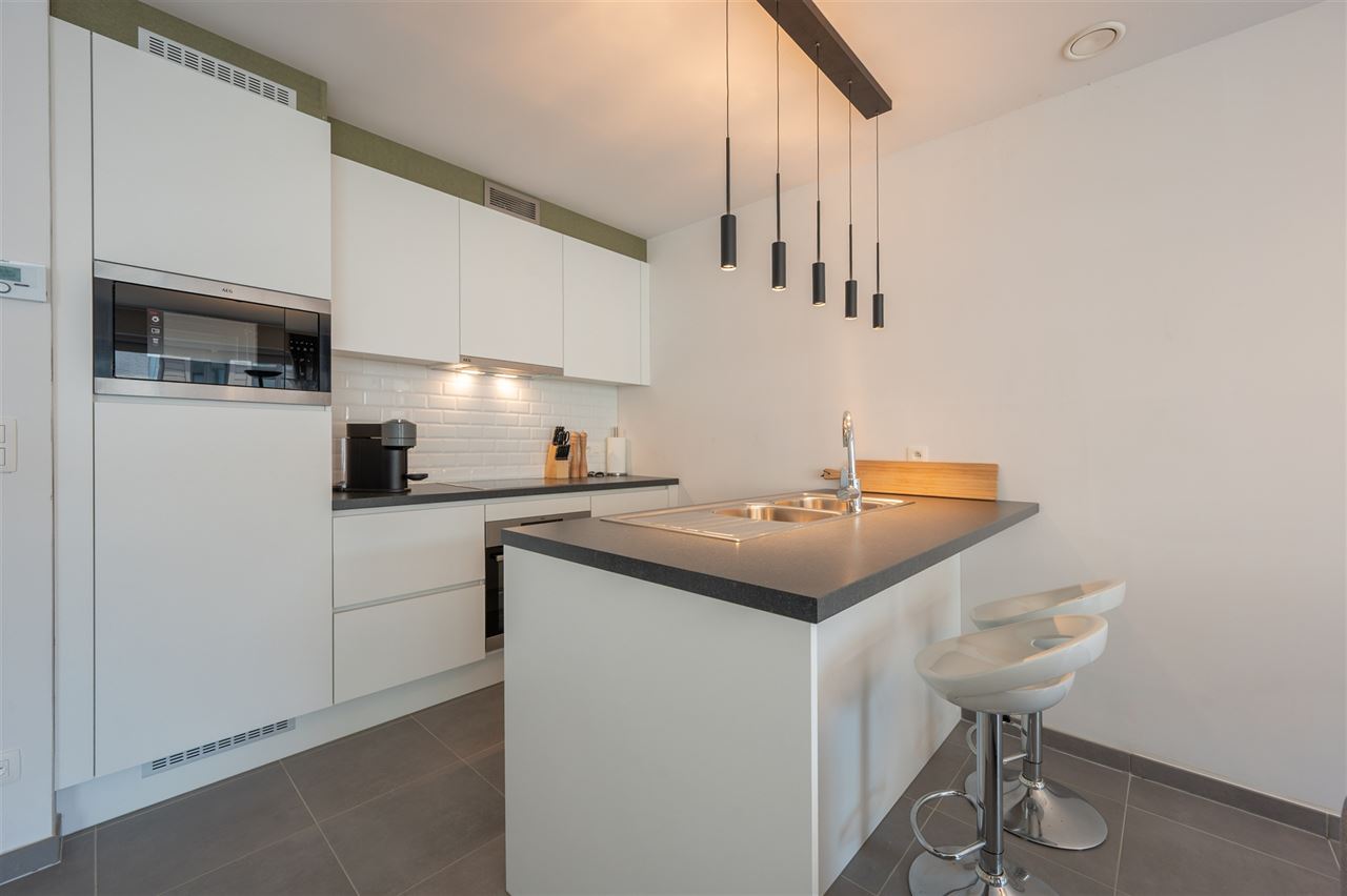 Gemeubeld appartement met 2 slaapkamers en ruim terras.
