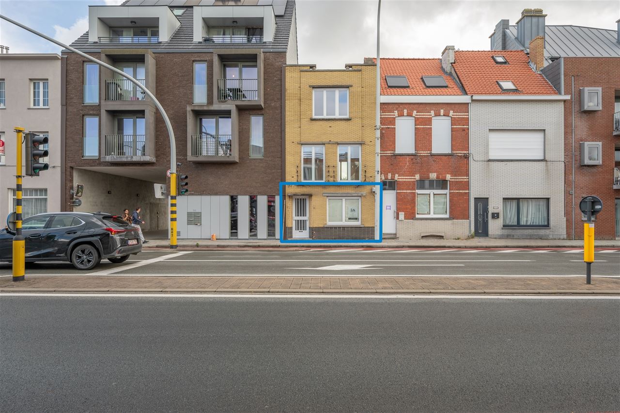 Te renoveren gelijkvloers appartement met tuin