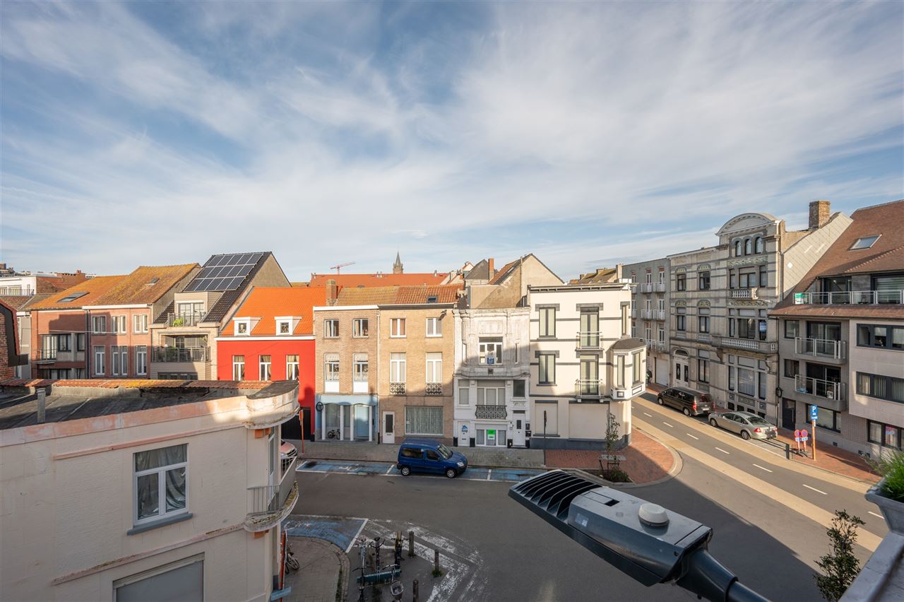 Ruime, volledig gerenoveerde herenwoning met 6 kamers