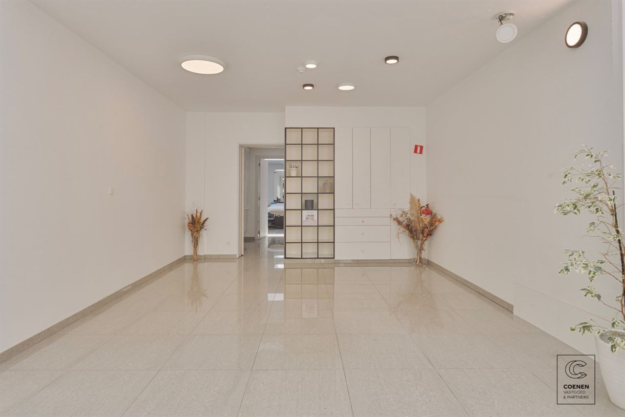Prachtige handelsruimte met een bruikbare oppervlakte van 355 m² op een SCHITTERENDE locatie te Berchem!