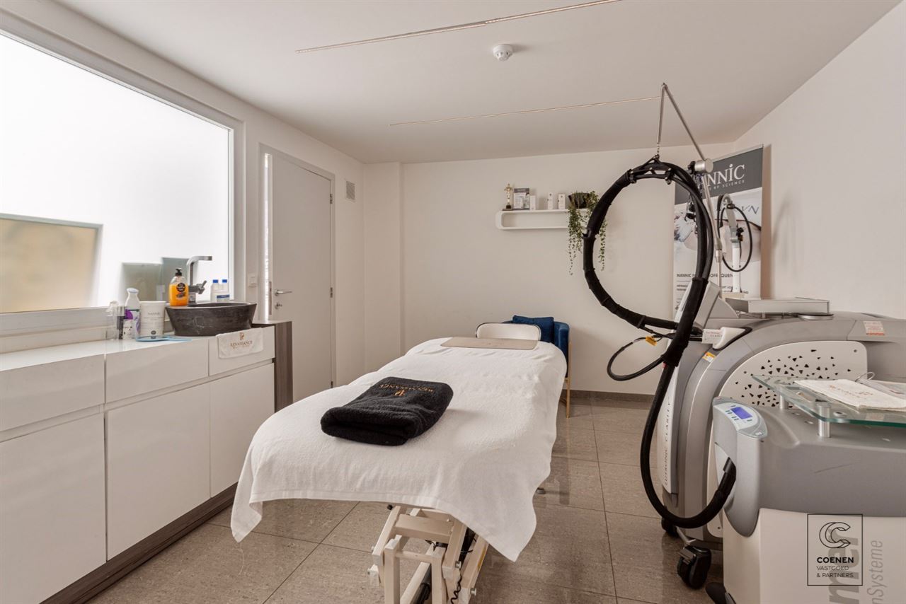 Prachtige handelsruimte met een bruikbare oppervlakte van 355 m² op een SCHITTERENDE locatie te Berchem!