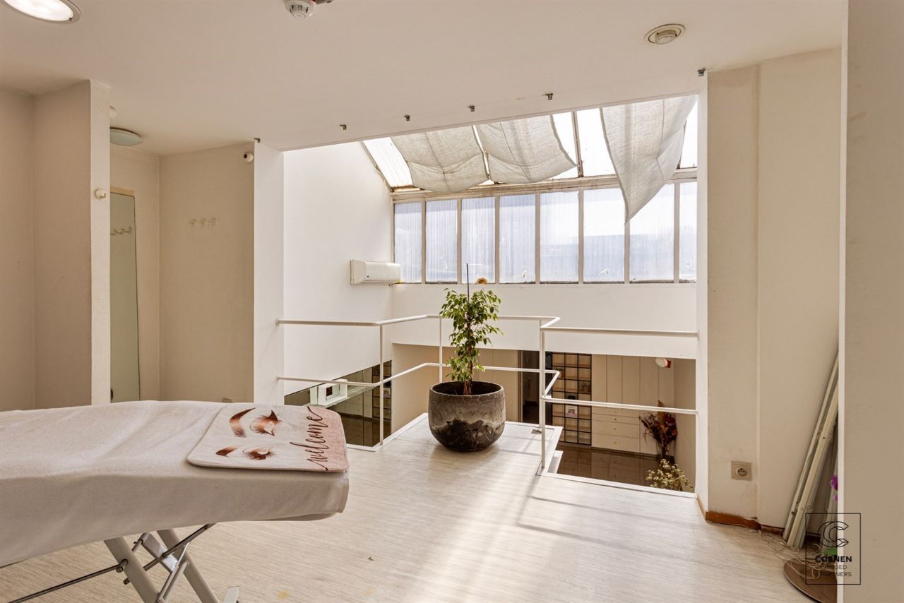 Prachtige handelsruimte met een bruikbare oppervlakte van 355 m² op een SCHITTERENDE locatie te Berchem!