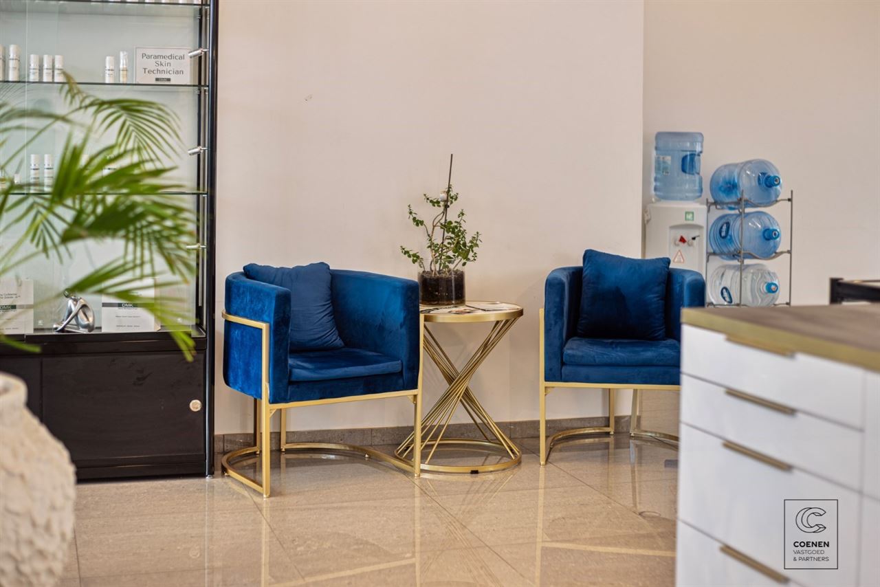Prachtige handelsruimte met een bruikbare oppervlakte van 355 m² op een SCHITTERENDE locatie te Berchem!