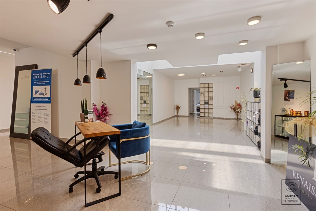 Prachtige handelsruimte met een bruikbare oppervlakte van 355 m² op een SCHITTERENDE locatie te Berchem!