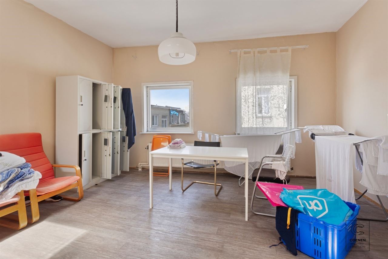 Prachtige handelsruimte met een bruikbare oppervlakte van 355 m² op een SCHITTERENDE locatie te Berchem!