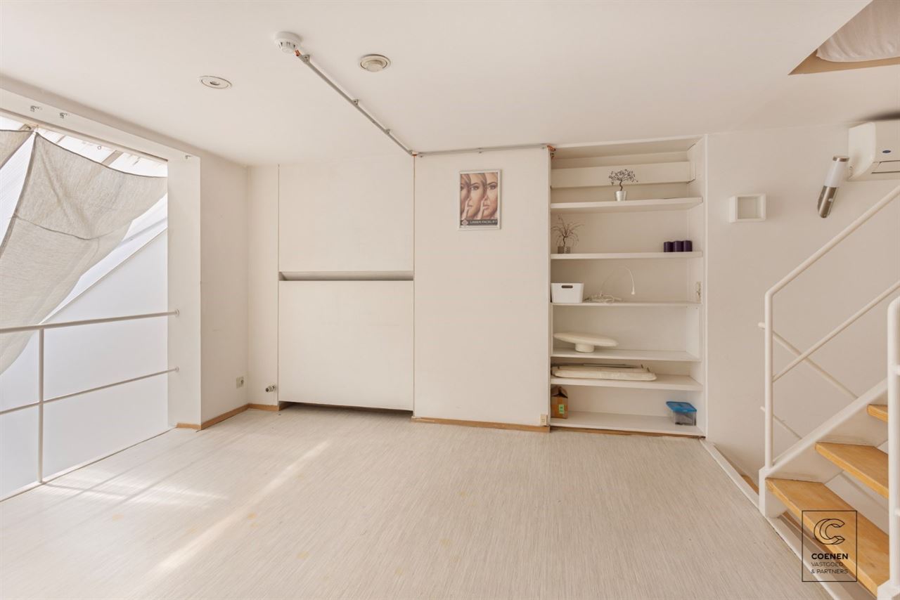 Prachtige handelsruimte met een bruikbare oppervlakte van 355 m² op een SCHITTERENDE locatie te Berchem!