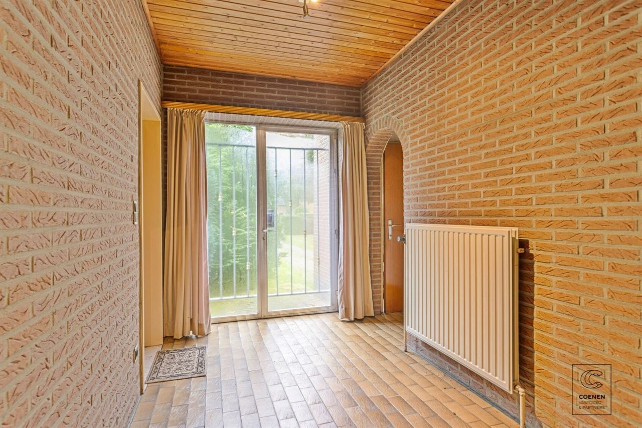 Te renoveren woning met 4 à 5 slpk' s, 236 m² bew. opp. op perceel van 3.990 m²!