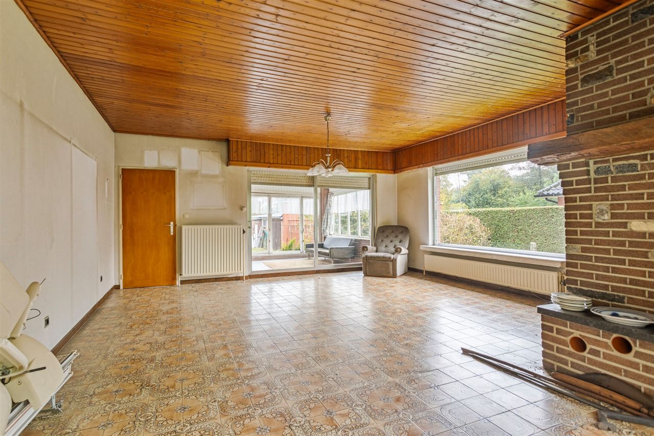 Te renoveren woning met 4 à 5 slaapkamers op 3.990 m²!