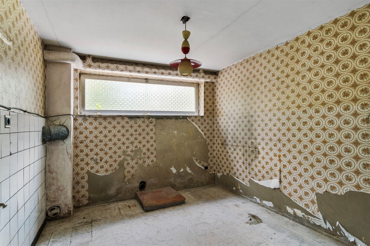 Te renoveren woning met 4 à 5 slaapkamers op 3.990 m²!