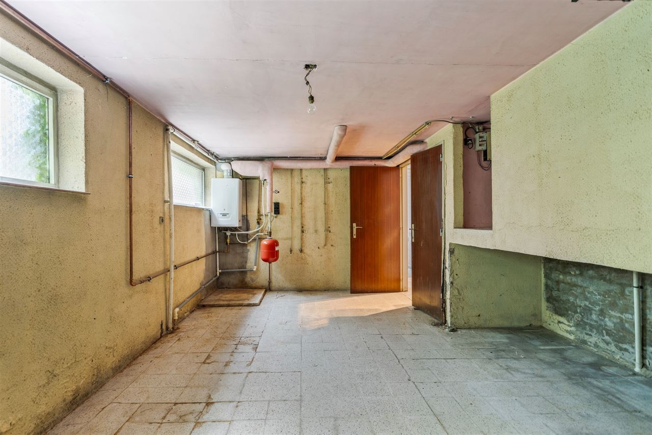 Te renoveren woning met 4 à 5 slaapkamers op 3.990 m²!