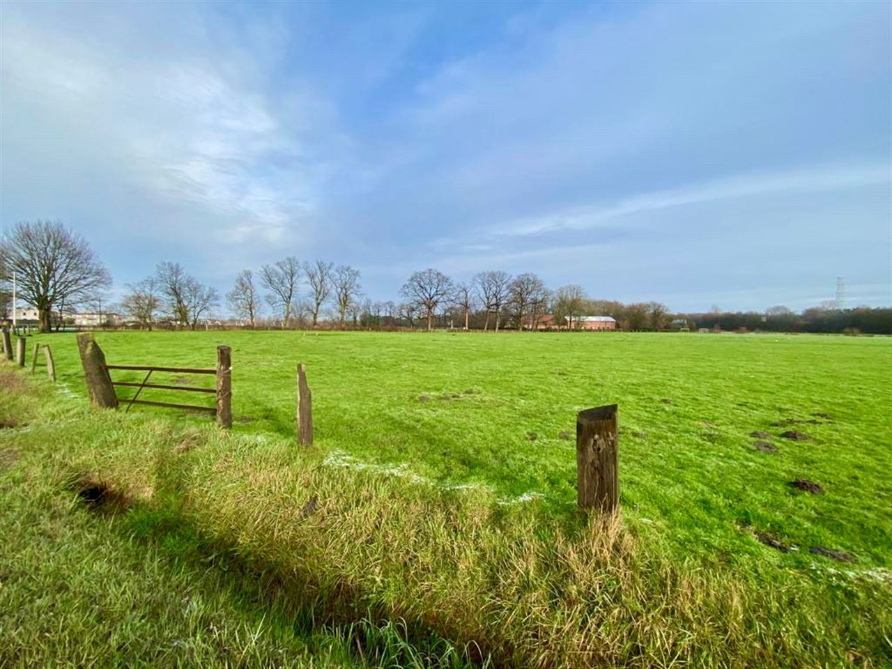 Ruim perceel grond van 15.660m² gelegen in recreatiegebied met diverse mogelijkheden