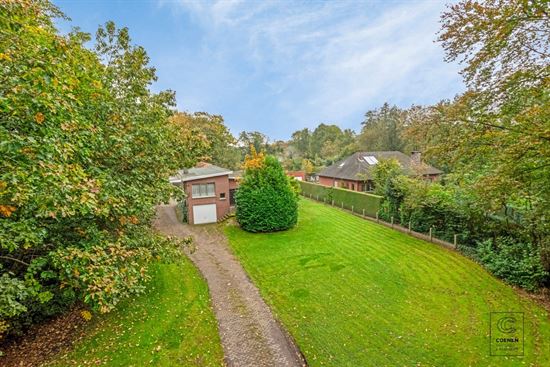 Te renoveren woning met 4 à 5 slpk' s, 236 m² bew. opp. op perceel van 3.990 m²!