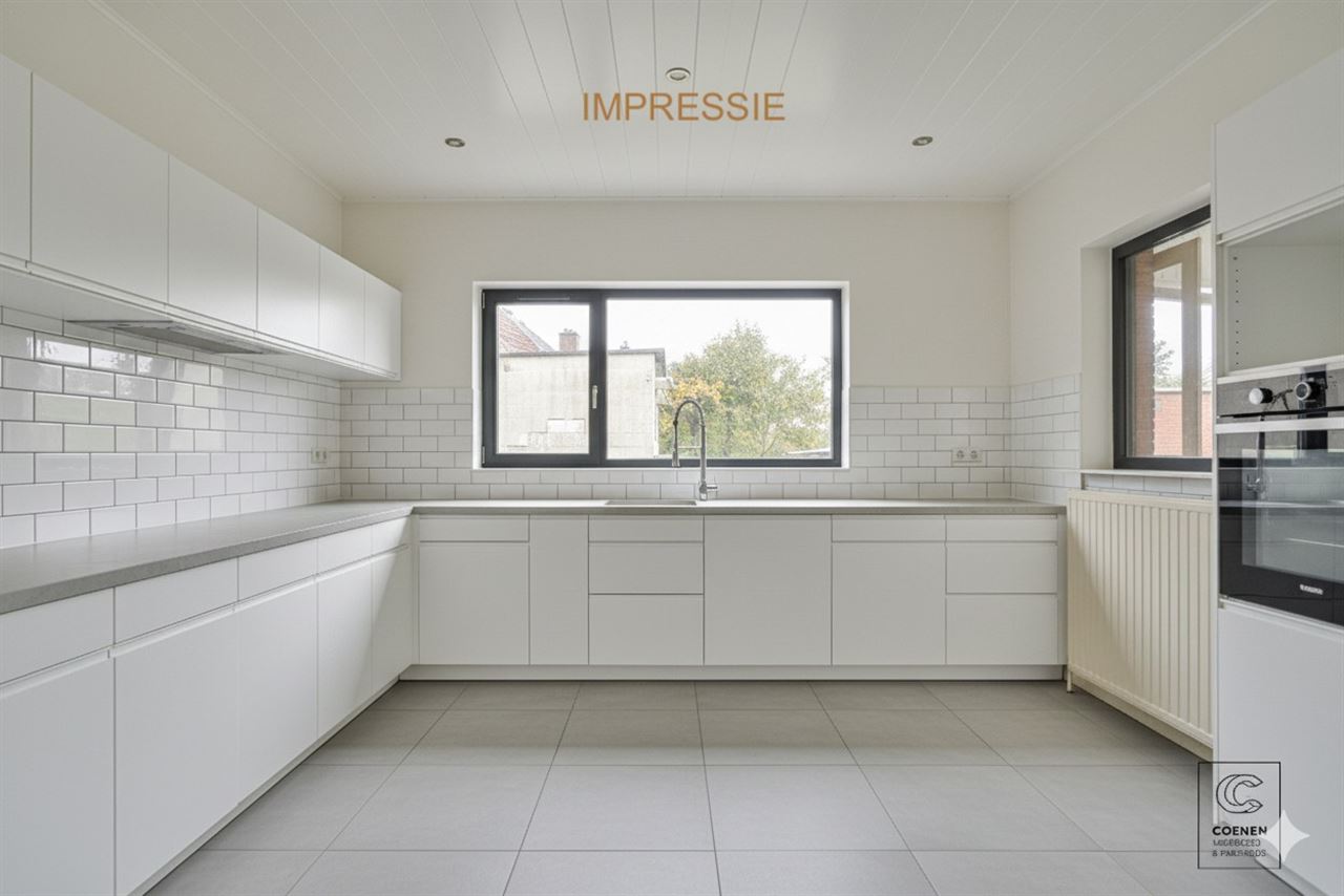 Te renoveren woning met 4 à 5 slpk' s, 236 m² bew. opp. op perceel van 3.990 m²!