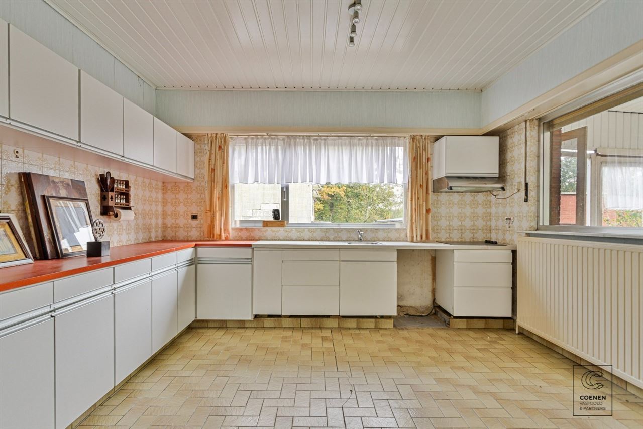 Te renoveren woning met 4 à 5 slpk' s, 236 m² bew. opp. op perceel van 3.990 m²!