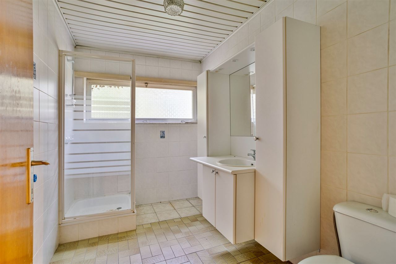 Te renoveren woning met 4 à 5 slaapkamers op 3.990 m²!