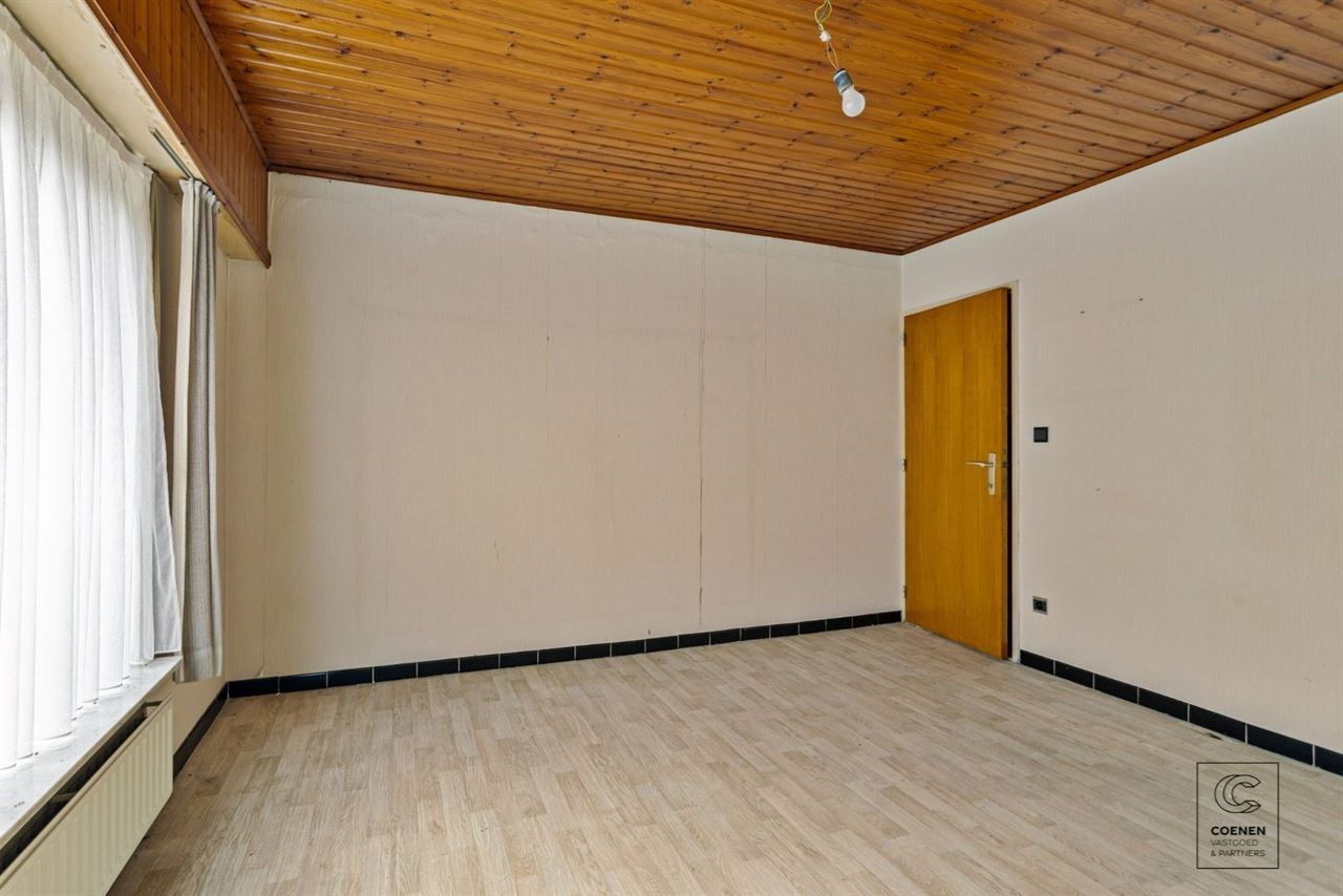 Te renoveren woning met 4 à 5 slpk' s, 236 m² bew. opp. op perceel van 3.990 m²!