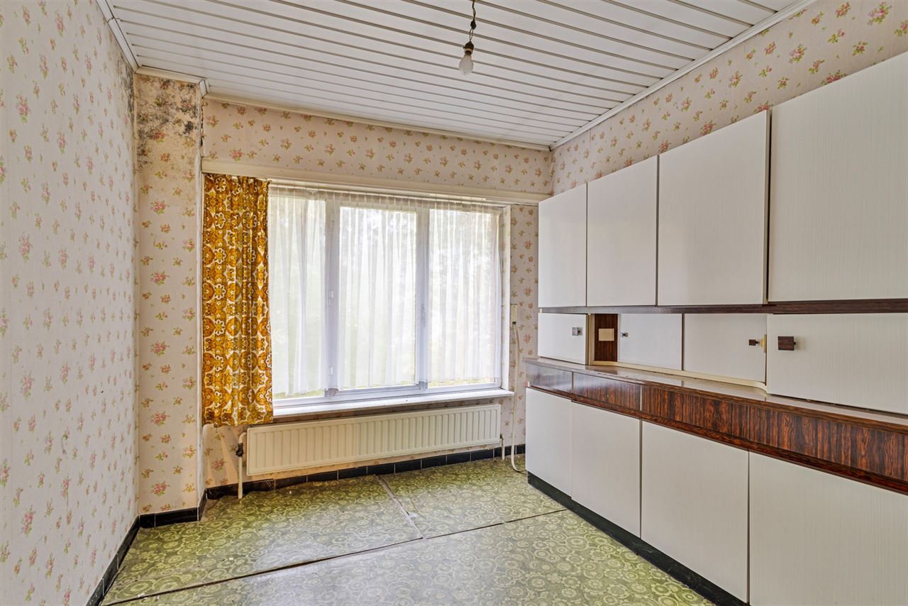 Te renoveren woning met 4 à 5 slaapkamers op 3.990 m²!