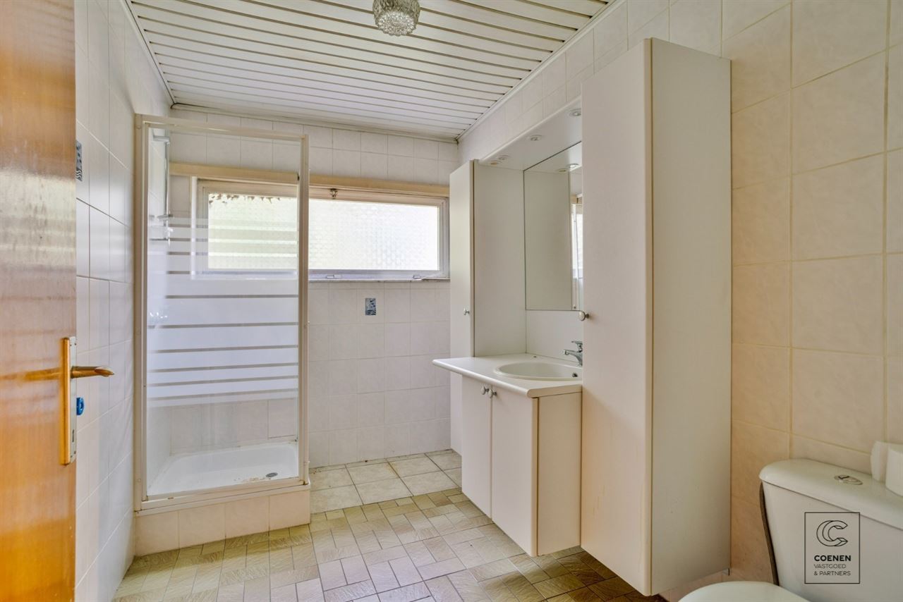 Te renoveren woning met 4 à 5 slpk' s, 236 m² bew. opp. op perceel van 3.990 m²!