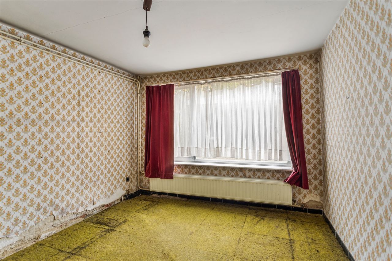 Te renoveren woning met 4 à 5 slaapkamers op 3.990 m²!