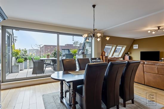 Ruim en stijlvol appartement van 146m² met zonnig terras in Lier!