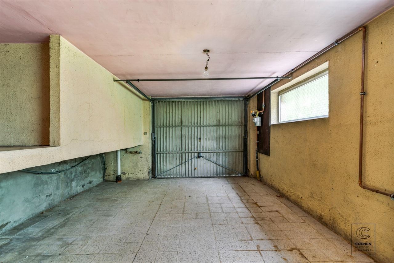Te renoveren woning met 4 à 5 slpk' s, 236 m² bew. opp. op perceel van 3.990 m²!