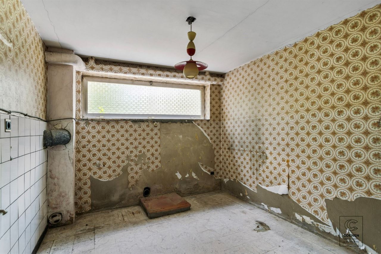 Te renoveren woning met 4 à 5 slpk' s, 236 m² bew. opp. op perceel van 3.990 m²!