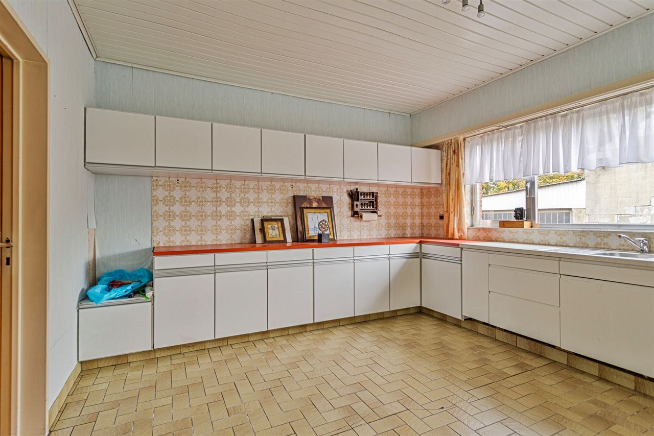 Te renoveren woning met 4 à 5 slaapkamers op 3.990 m²!