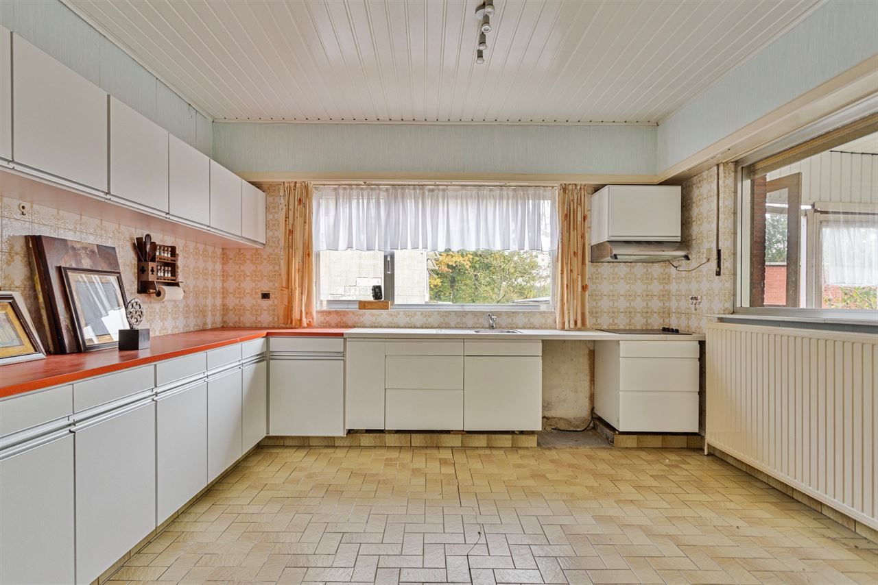 Te renoveren woning met 4 à 5 slaapkamers op 3.990 m²!