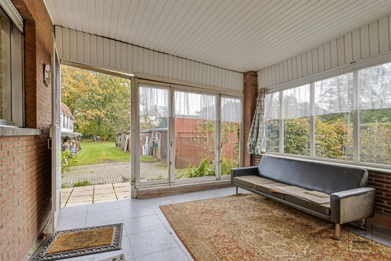 Te renoveren woning met 4 à 5 slpk' s, 236 m² bew. opp. op perceel van 3.990 m²!
