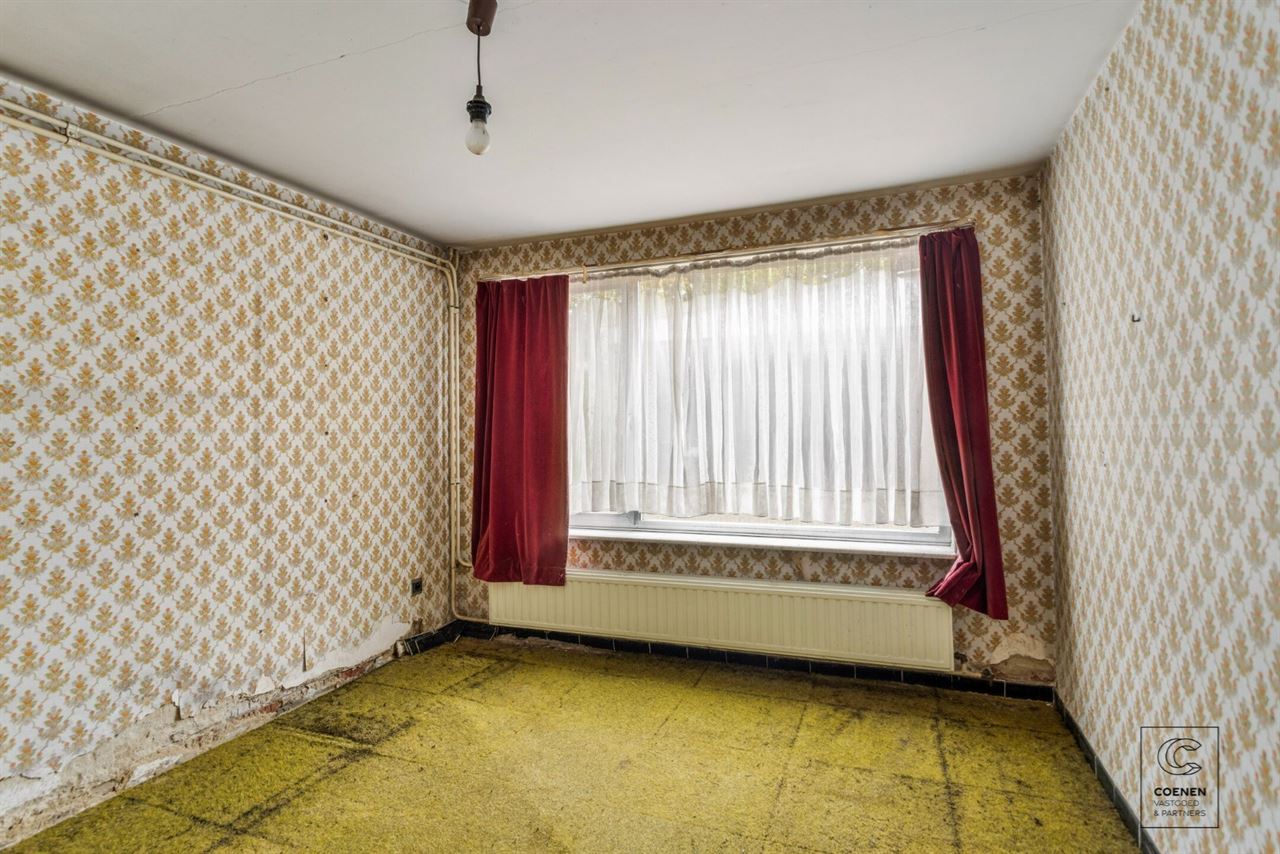 Te renoveren woning met 4 à 5 slpk' s, 236 m² bew. opp. op perceel van 3.990 m²!