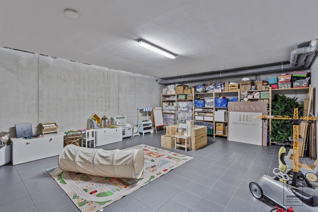 Prachtig en verder af te werken HOB op rustige locatie!