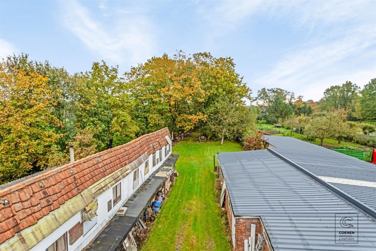 Te renoveren woning met 4 à 5 slpk' s, 236 m² bew. opp. op perceel van 3.990 m²!