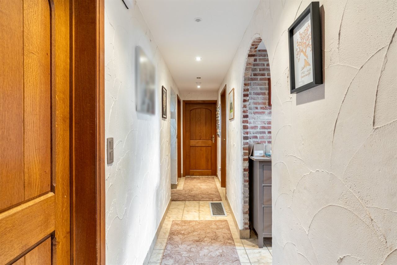 Ruime woning met 5 slpk's en 319 m² bew. opp. te Westerlo!