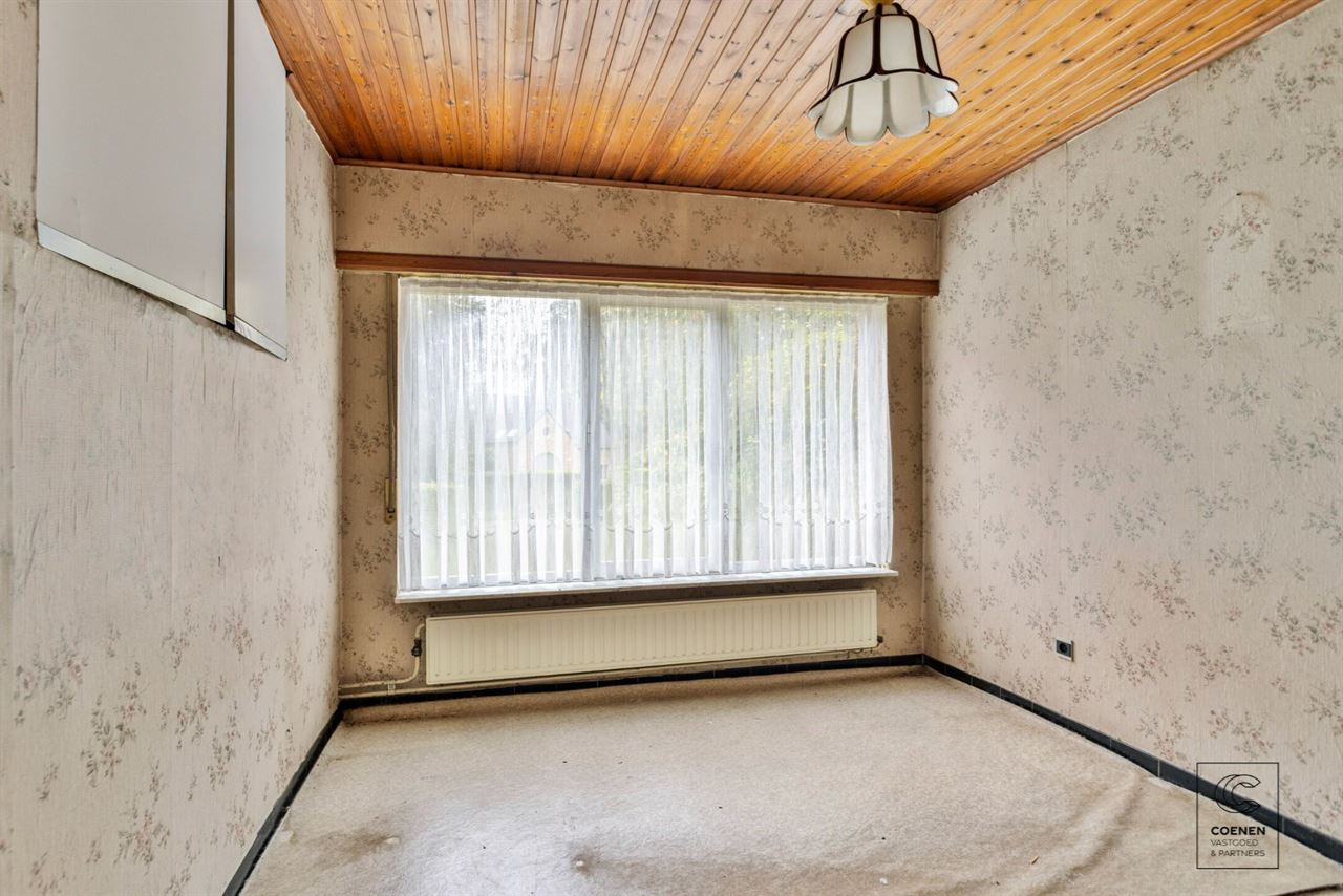 Te renoveren woning met 4 à 5 slpk' s, 236 m² bew. opp. op perceel van 3.990 m²!