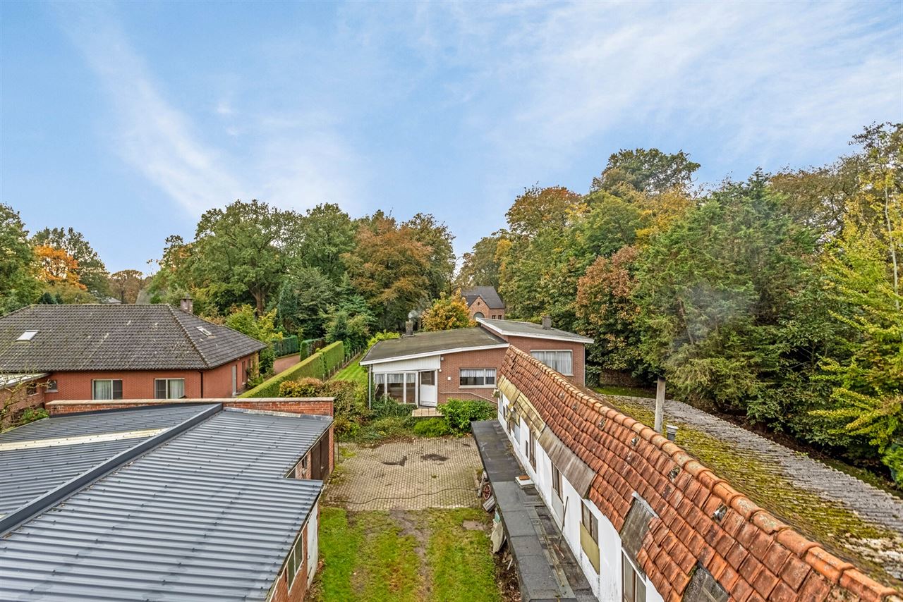 Te renoveren woning met 4 à 5 slaapkamers op 3.990 m²!
