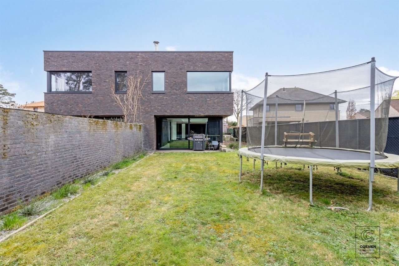 Prachtig en verder af te werken HOB op rustige locatie!