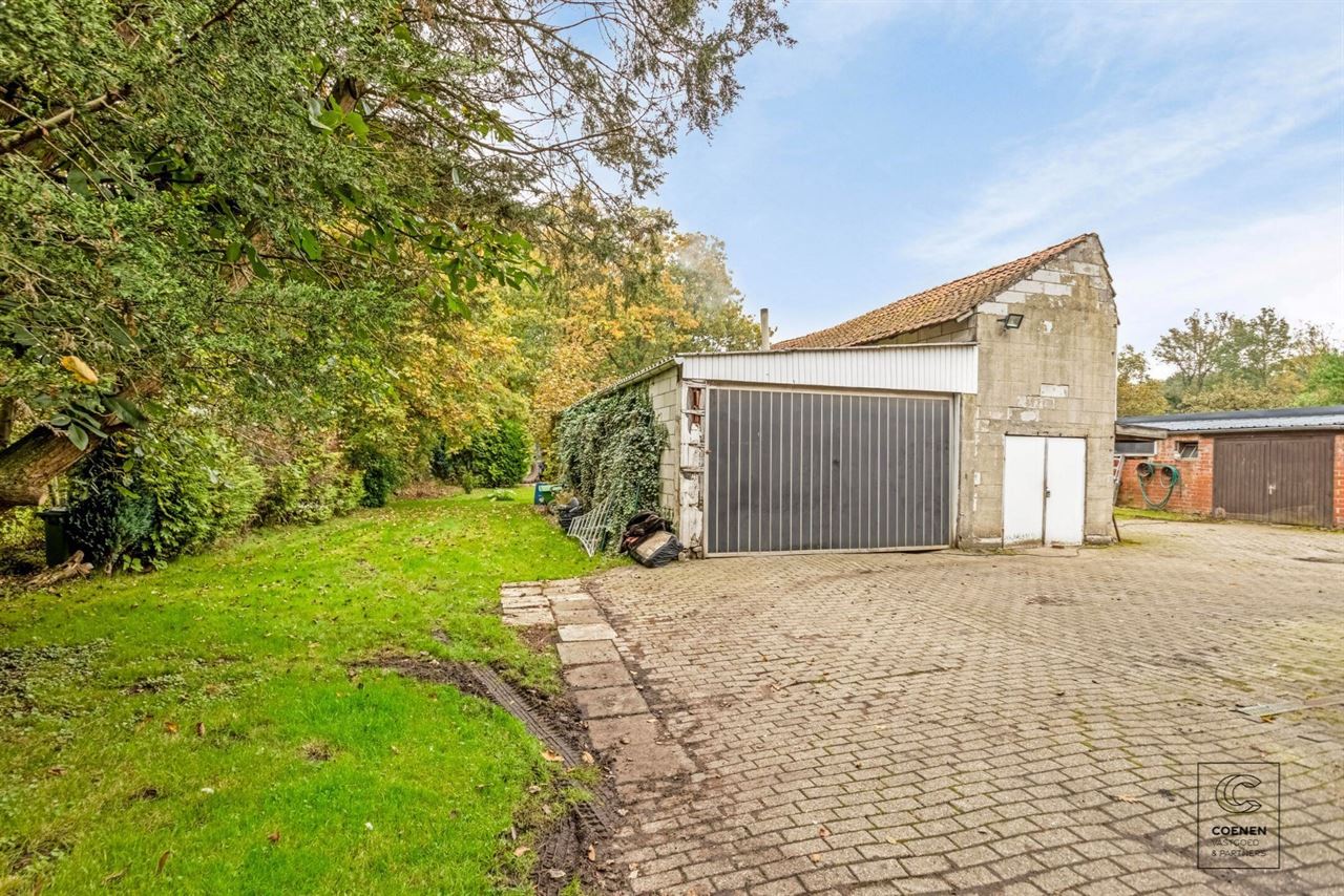 Te renoveren woning met 4 à 5 slpk' s, 236 m² bew. opp. op perceel van 3.990 m²!