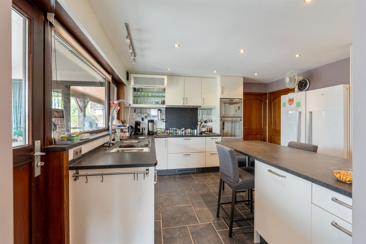Ruime woning met 5 slpk's en 319 m² bew. opp. te Westerlo!