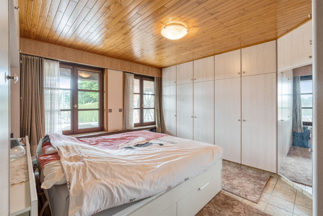 Ruime woning met 5 slpk's en 319 m² bew. opp. te Westerlo!