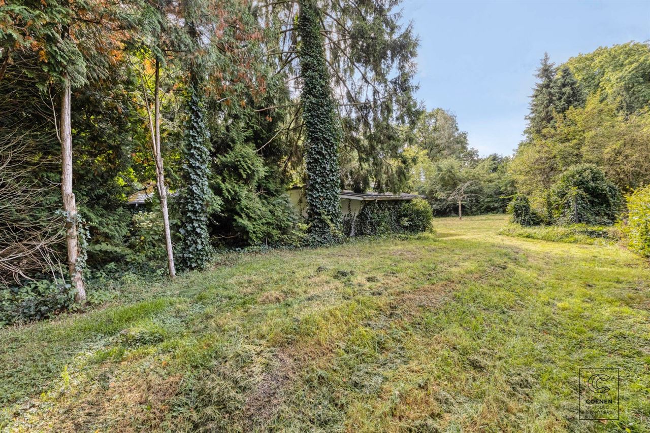 Volledig te renoveren woning op prachtig perceel van 2682 m²