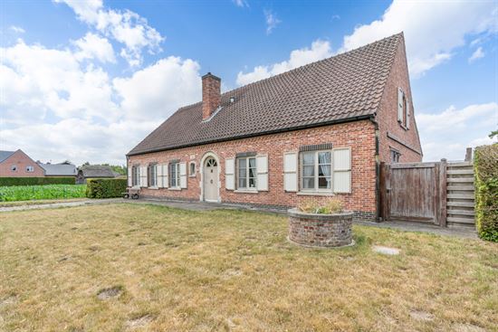Ruime woning met 5 slpk's en 319 m² bew. opp. te Westerlo!