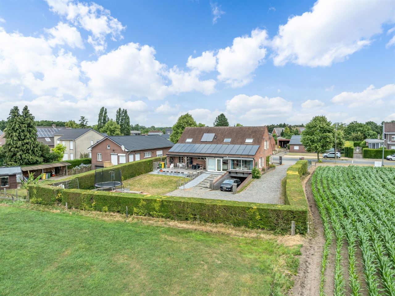 Ruime woning met 5 slpk's en 319 m² bew. opp. te Westerlo!