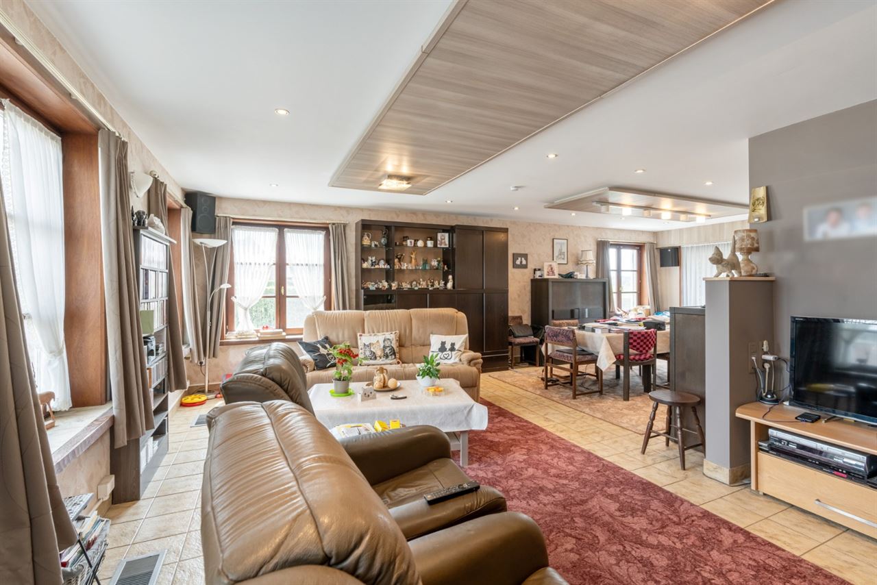 Ruime woning met 5 slpk's en 319 m² bew. opp. te Westerlo!