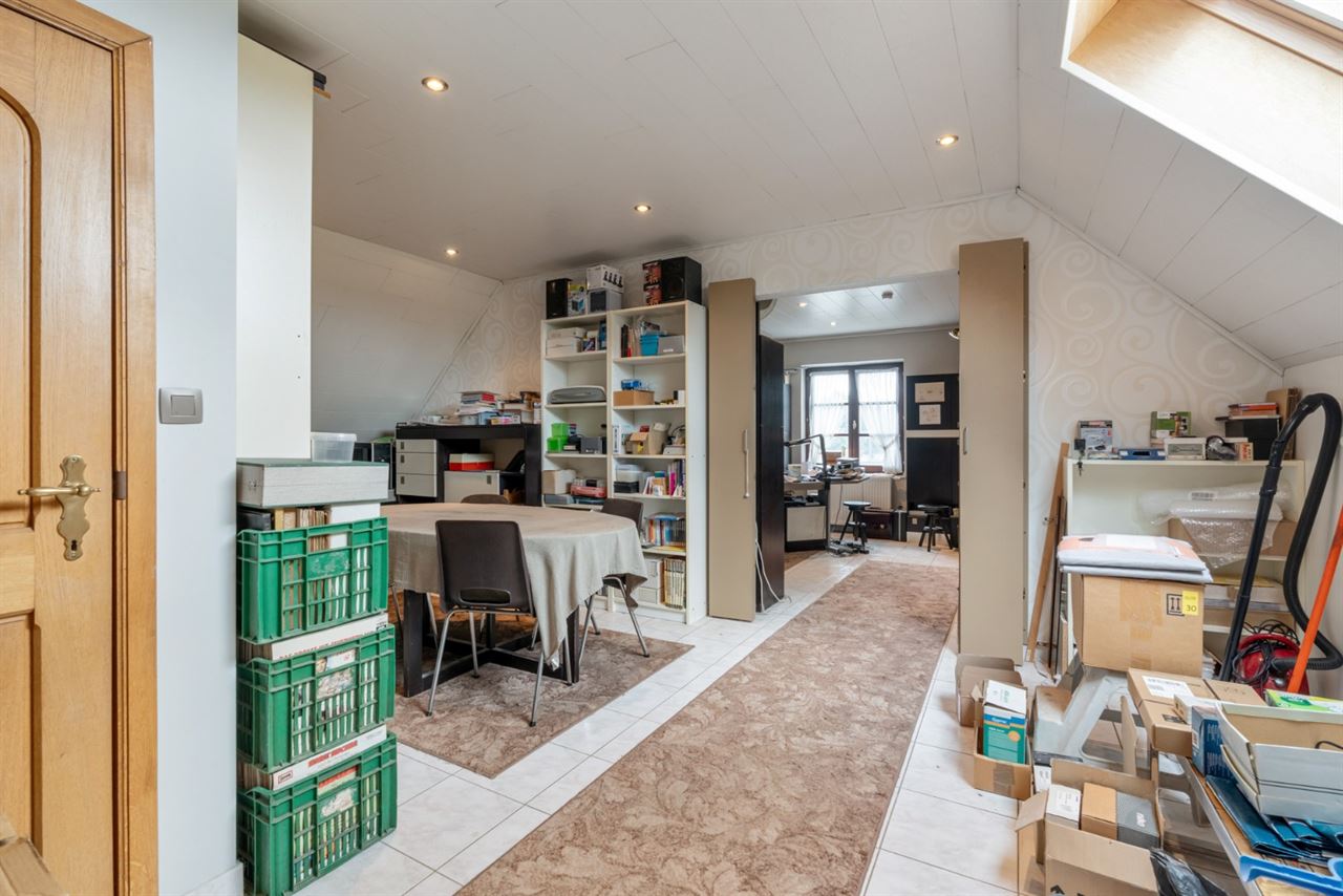 Ruime woning met 5 slpk's en 319 m² bew. opp. te Westerlo!