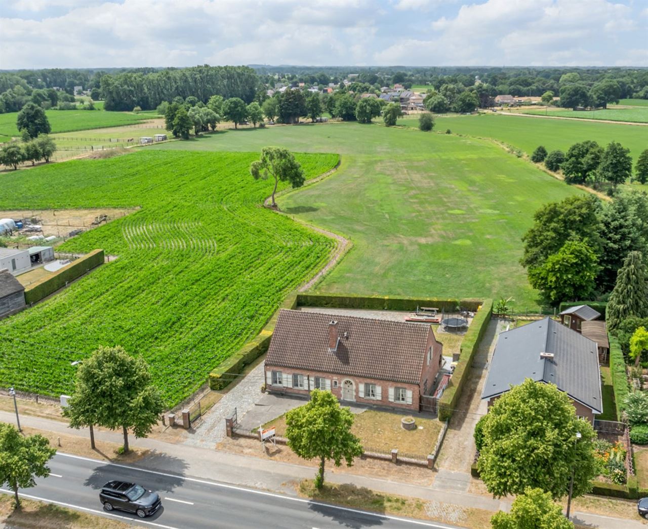Ruime woning met 5 slpk's en 319 m² bew. opp. te Westerlo!