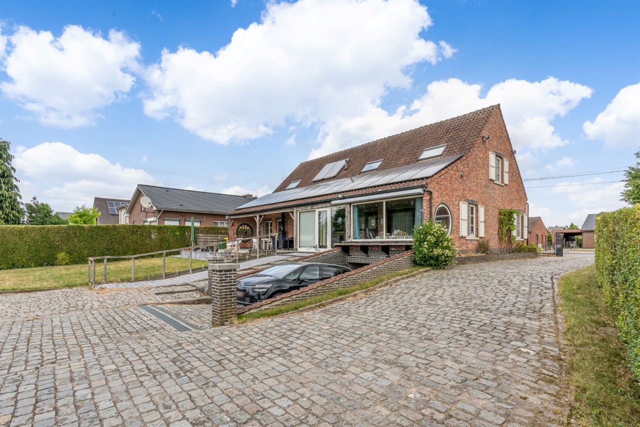 Ruime woning met 5 slpk's en 319 m² bew. opp. te Westerlo!