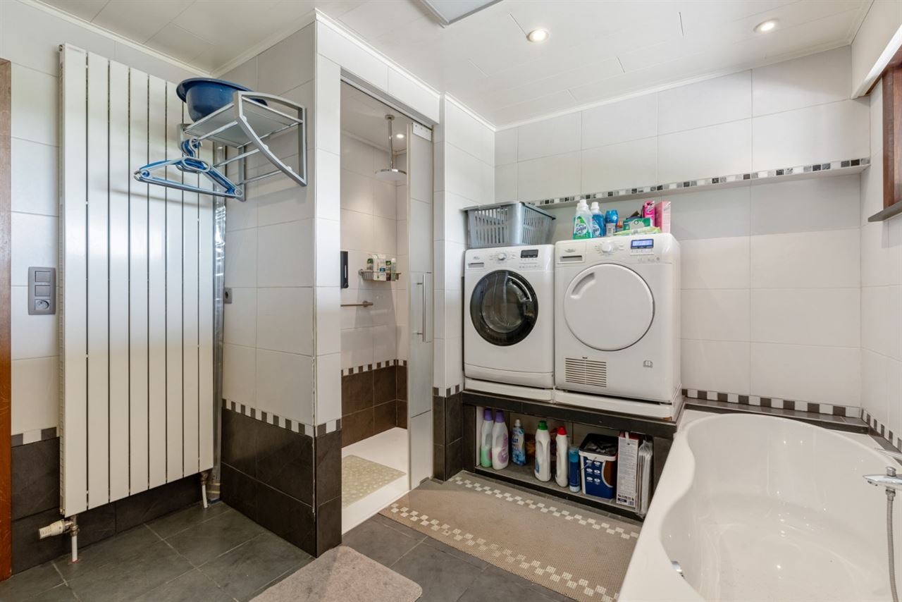 Ruime woning met 5 slpk's en 319 m² bew. opp. te Westerlo!