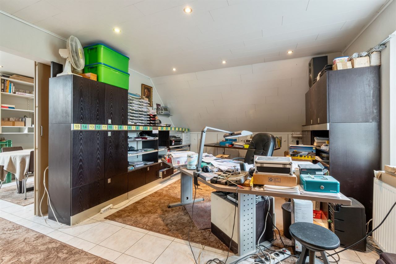 Ruime woning met 5 slpk's en 319 m² bew. opp. te Westerlo!